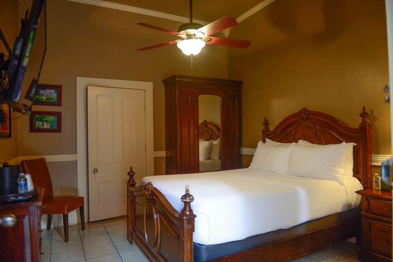 Frenchmen Hotel New Orleans Buitenkant foto